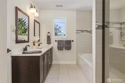 Bath - 1910 Chestnut St, Everett, WA 98201 photo 1 of 2