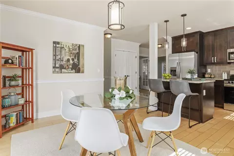 Dining - 1910 Chestnut St, Everett, WA 98201 photo 2 of 4