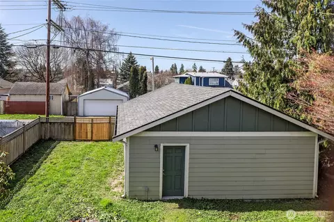 Exterior - 1910 Chestnut St, Everett, WA 98201 photo 6 of 7