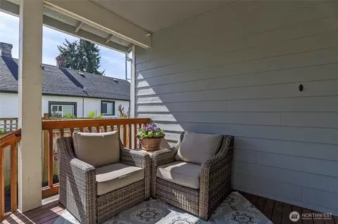 Exterior - 1910 Chestnut St, Everett, WA 98201 photo 2 of 7