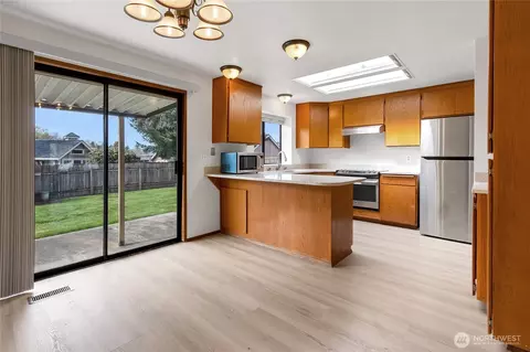 Kitchen - 314 Alder Ave, Sumner, WA 98390 photo 1 of 5