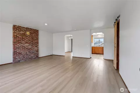 Living - 314 Alder Ave, Sumner, WA 98390 photo 1 of 3