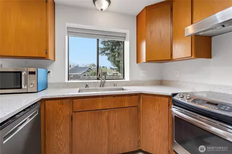 Kitchen - 314 Alder Ave, Sumner, WA 98390 photo 5 of 5
