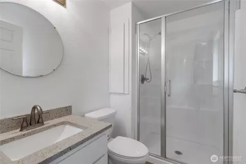 Bath - 314 Alder Ave, Sumner, WA 98390 photo 2 of 2