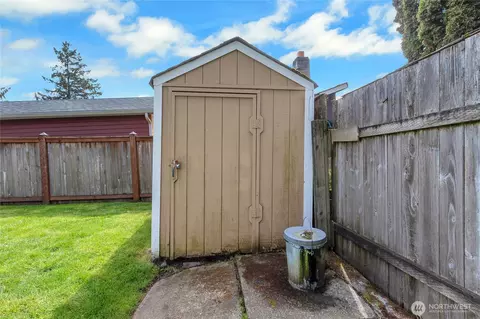 Exterior - 314 Alder Ave, Sumner, WA 98390 photo 3 of 6