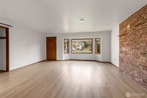 Living - 314 Alder Ave, Sumner, WA 98390 photo 3 of 3