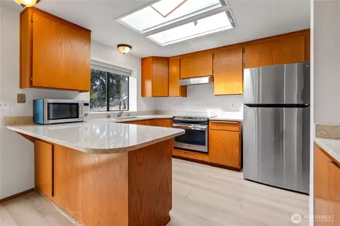 Kitchen - 314 Alder Ave, Sumner, WA 98390 photo 2 of 5