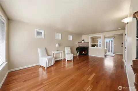 Living - 1721 Madison St #B, Everett, WA 98203 photo 4 of 4