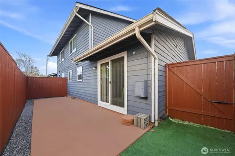 Exterior - 1721 Madison St #B, Everett, WA 98203 photo 3 of 5