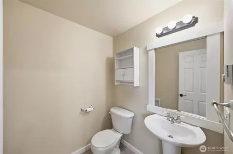 Bath - 1721 Madison St #B, Everett, WA 98203 photo 2 of 4