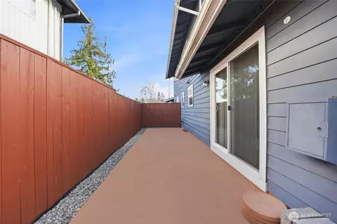 Exterior - 1721 Madison St #B, Everett, WA 98203 photo 4 of 5