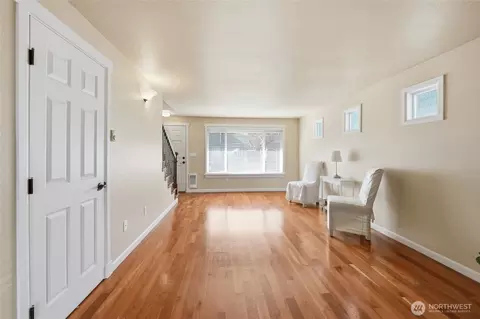 Living - 1721 Madison St #B, Everett, WA 98203 photo 3 of 4