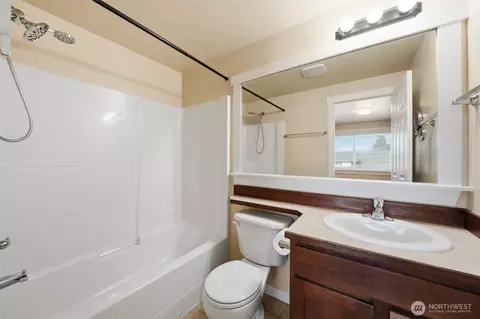 Bath - 1721 Madison St #B, Everett, WA 98203 photo 3 of 4