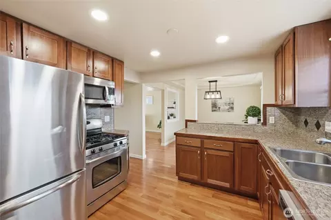 Kitchen - 1721 Madison St #B, Everett, WA 98203 photo 3 of 4