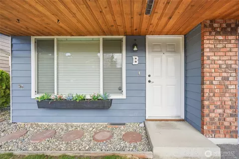 Exterior - 1721 Madison St #B, Everett, WA 98203 photo 2 of 5