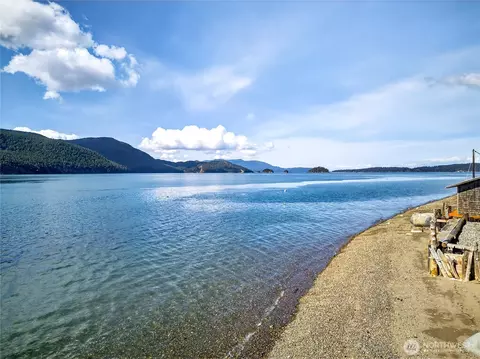5132 W Shore Rd, Anacortes, WA 98221