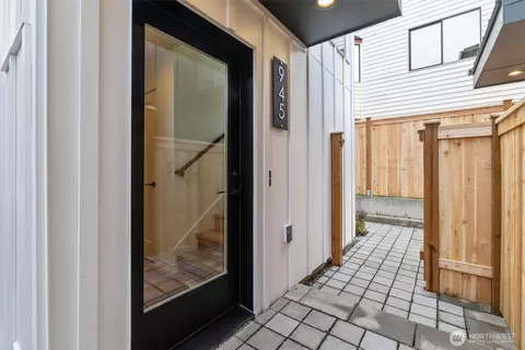 945 NW 61st St, Seattle, WA 98107
