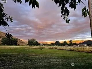 54884 Day Rd, Milton Freewater, OR 97862