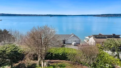 7821 E Side Dr NE, Tacoma, WA 98422