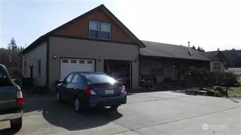 4 Martin Ln, Raymond, WA 98577