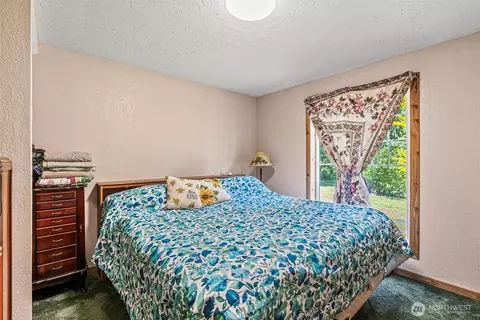 Bedroom - 152 Simme Valley Ln, Winlock, WA 98596 photo 1 of 5