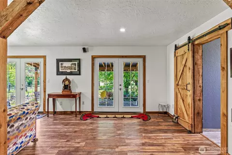 Entry Way - 152 Simme Valley Ln, Winlock, WA 98596 photo 1 of 3