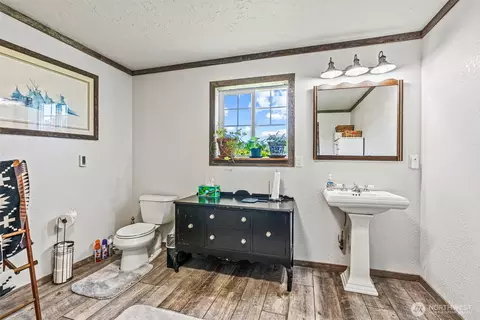 Bath - 152 Simme Valley Ln, Winlock, WA 98596 photo 1 of 4