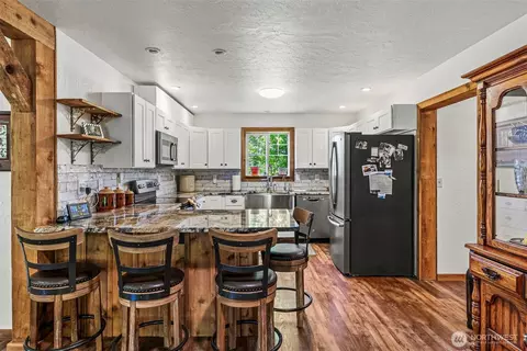 Kitchen - 152 Simme Valley Ln, Winlock, WA 98596 photo 1 of 4