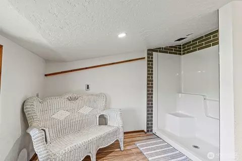 Bath - 152 Simme Valley Ln, Winlock, WA 98596 photo 4 of 4