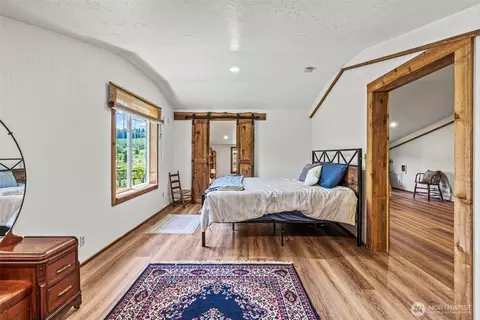 Bedroom - 152 Simme Valley Ln, Winlock, WA 98596 photo 4 of 5