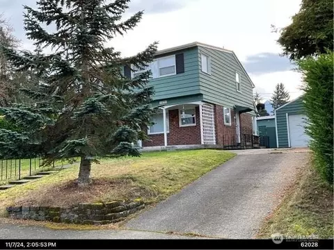 1428 E 2nd St, Port Angeles, WA 98362
