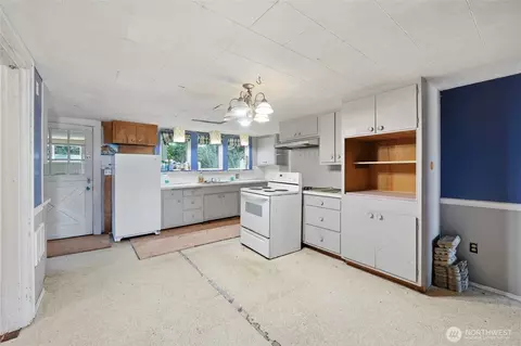 Kitchen - 5224 Lowell Larimer Rd, Everett, WA 98208 photo 1 of 3