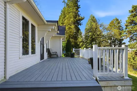 Exterior - 5224 Lowell Larimer Rd, Everett, WA 98208 photo 3 of 9