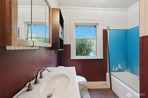 Bath - 5224 Lowell Larimer Rd, Everett, WA 98208 photo 1 of 1