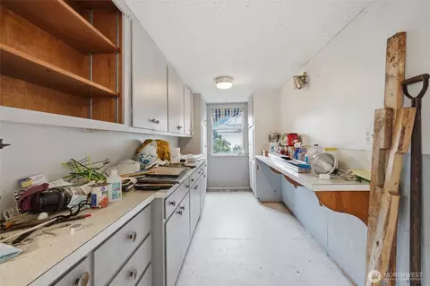 Kitchen - 5224 Lowell Larimer Rd, Everett, WA 98208 photo 3 of 3