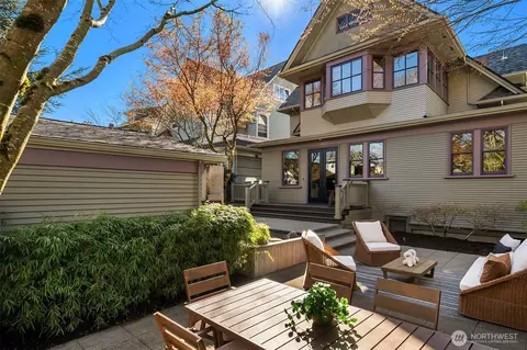 Exterior - 952 16th Ave E, Seattle, WA 98112 photo 3 of 6
