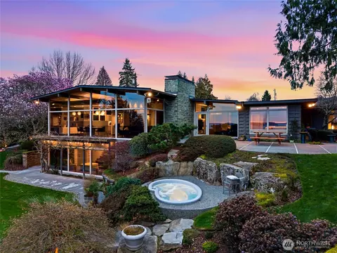 Exterior - 316 Heather Rd, Everett, WA 98203 photo 1 of 5