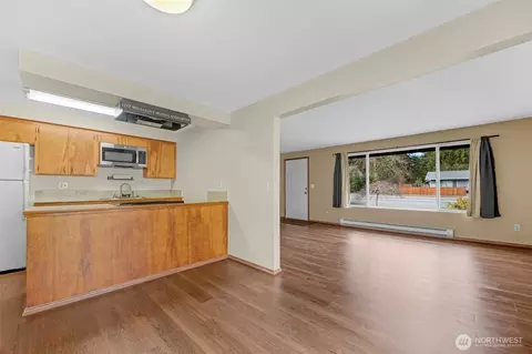 Living - 212 Madison St, Everett, WA 98203 photo 1 of 8