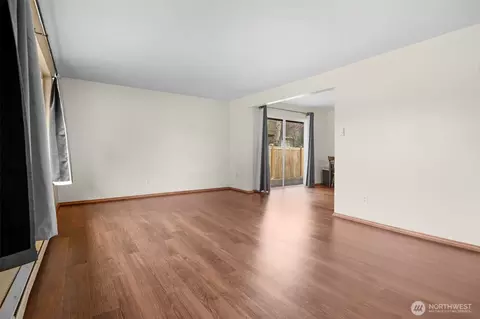 Living - 212 Madison St, Everett, WA 98203 photo 2 of 8