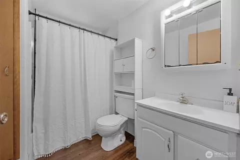 Bath - 212 Madison St, Everett, WA 98203 photo 1 of 2
