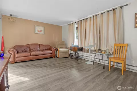 Living - 212 Madison St, Everett, WA 98203 photo 8 of 8