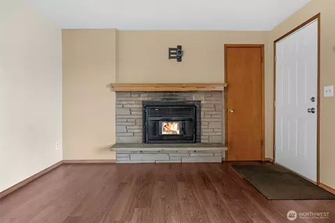 Living - 212 Madison St, Everett, WA 98203 photo 4 of 8