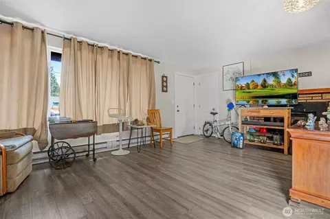 Living - 212 Madison St, Everett, WA 98203 photo 6 of 8
