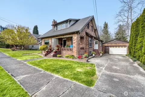 348 NE 57th St, Seattle, WA 98105