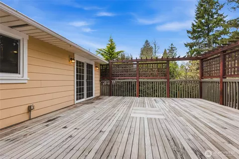Exterior - 2325 172nd Pl SE, Bothell, WA 98012 photo 5 of 9