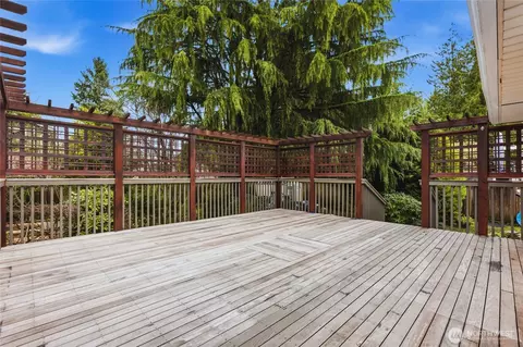 Exterior - 2325 172nd Pl SE, Bothell, WA 98012 photo 6 of 9