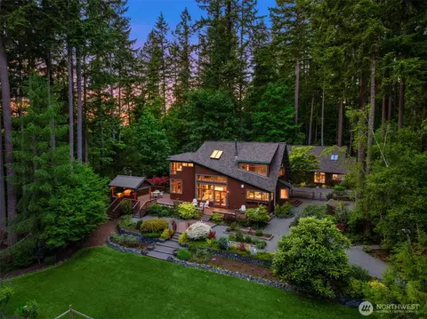 6900 NE Dolphin Dr, Bainbridge Island, WA 98110