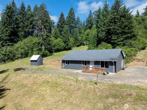 110 Sunny Basin Rd, Castle Rock, WA 98611