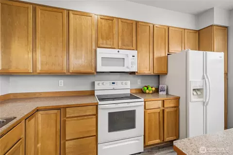 Kitchen - 816 Cherry Ave #5A&B, Sumner, WA 98390 photo 2 of 6