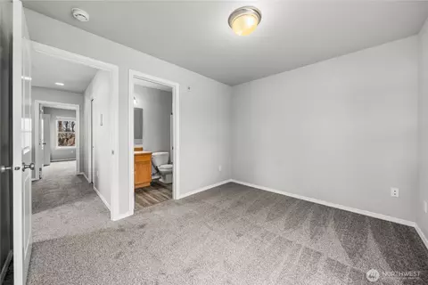 Entry Way - 816 Cherry Ave #5A&B, Sumner, WA 98390 photo 2 of 2
